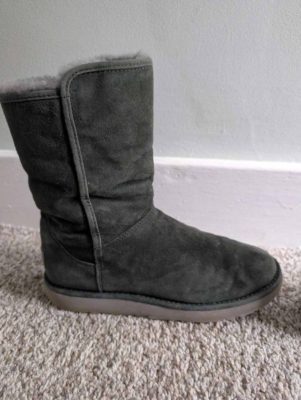 Ugg Abree‎ Short II Women’s Suede Mid-Calf Winter Boots - Forest Green Sz 7
